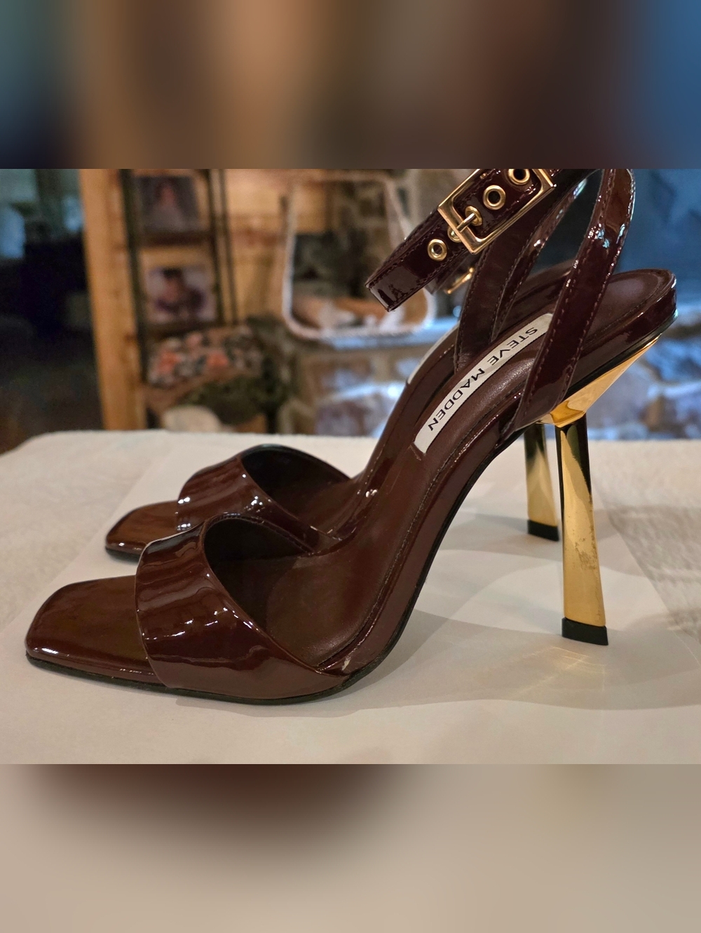 Steve Madden Burgundy And Gold Heels. - Picture 5 of 7